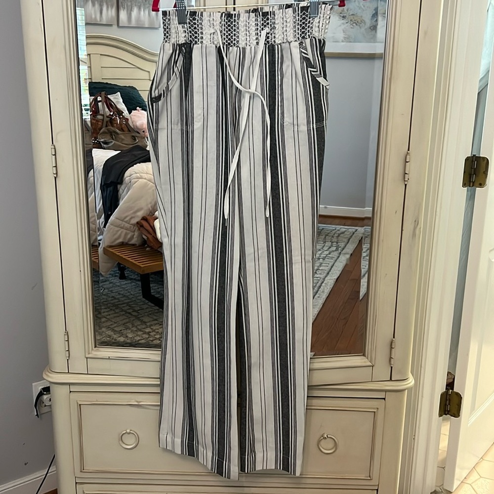 Charcoal /White striped woven pant